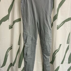 Zenana Outfitters Gray Ribbed Women’s Leggings